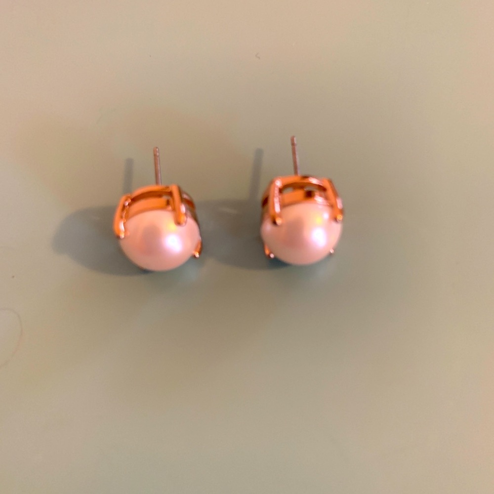 Pearl and gold earrings
